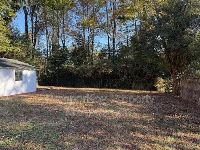 Building Photo - 828 Pamela Dr