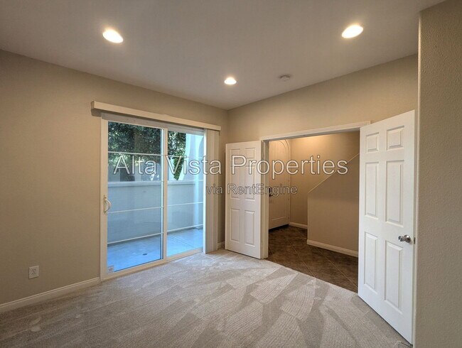 Building Photo - 10521 Zenor Ln