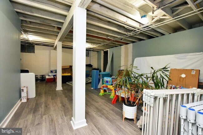 Building Photo - 1022 Haral Pl