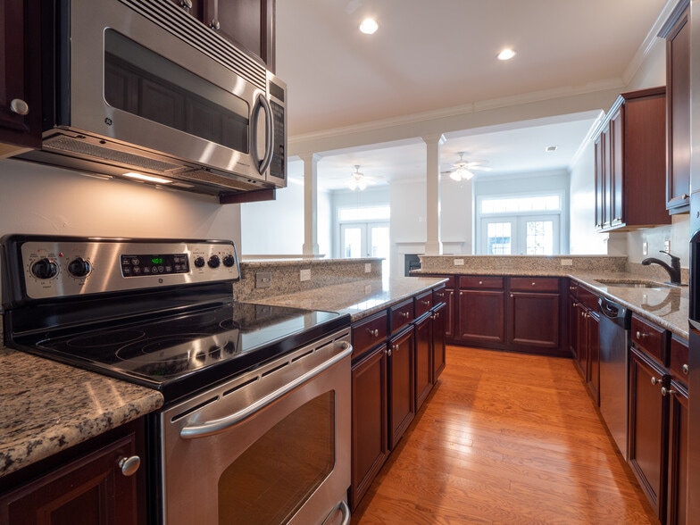 kitchen with stainless steel appliances - 1814 Tennyson Row