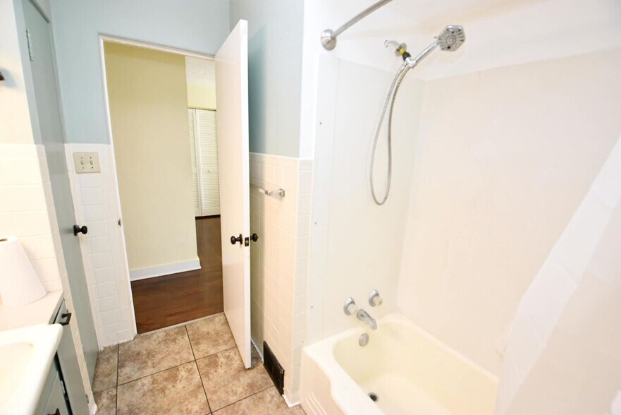 Building Photo - 426 E Pokagon St