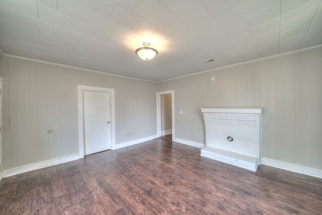 Building Photo - 620 N Moran St