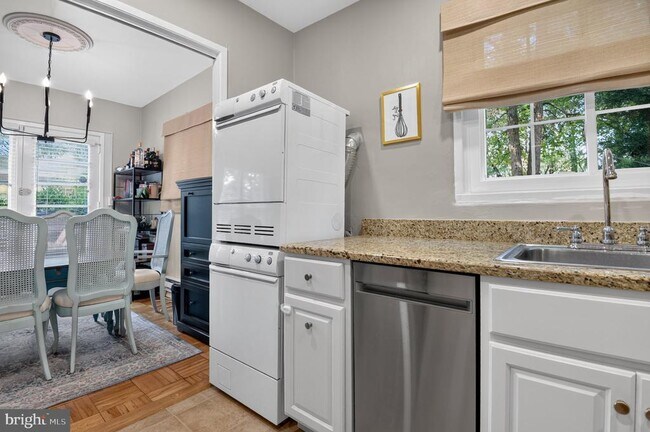 Building Photo - 3458 Martha Custis Dr
