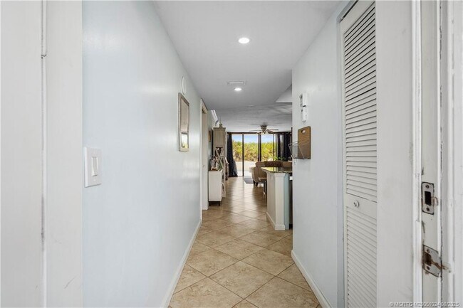 Building Photo - 10680 S Ocean Dr