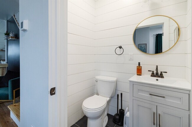 Building Photo - 10628 Lee Ave