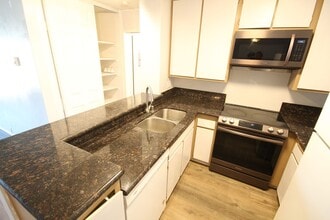 Building Photo - Large 2-bedroom condo at the Plaza Condos in Pacific Beach