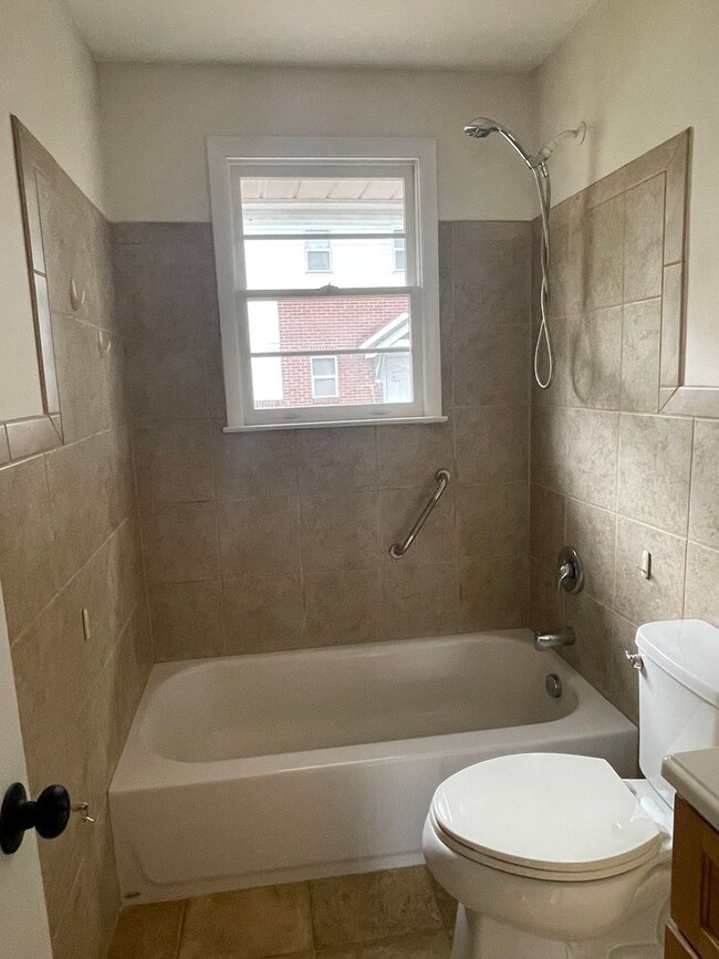 Building Photo - 1036 Seymour Ave