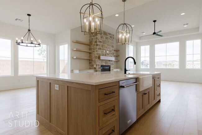 Building Photo - Beautiful Fully Furnished 3 bedroom, 2.5 B...