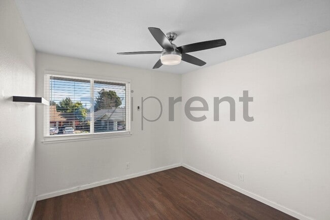 Building Photo - 37789 Essanay Pl