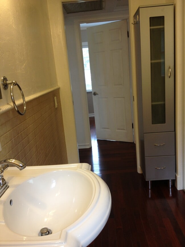 Building Photo - 3009 Oberlin Ave