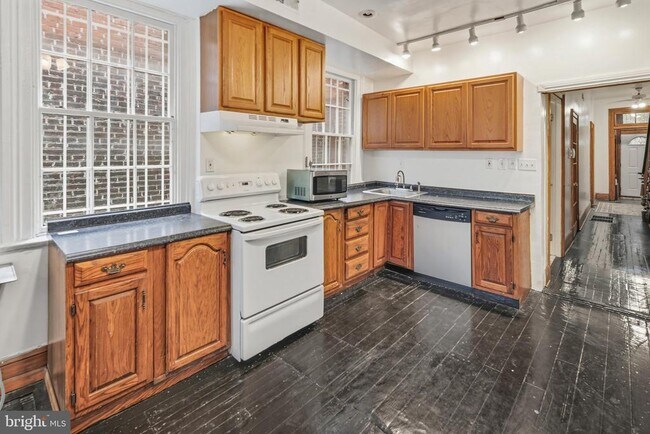 Building Photo - 1205 4th St NW
