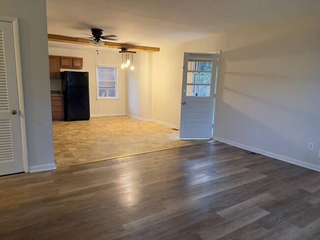 Building Photo - Welcome Home to 321 Purdue!