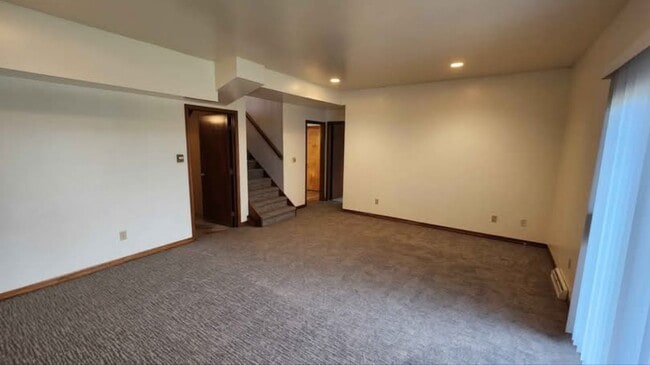Building Photo - 2416 E Ridge Terrace