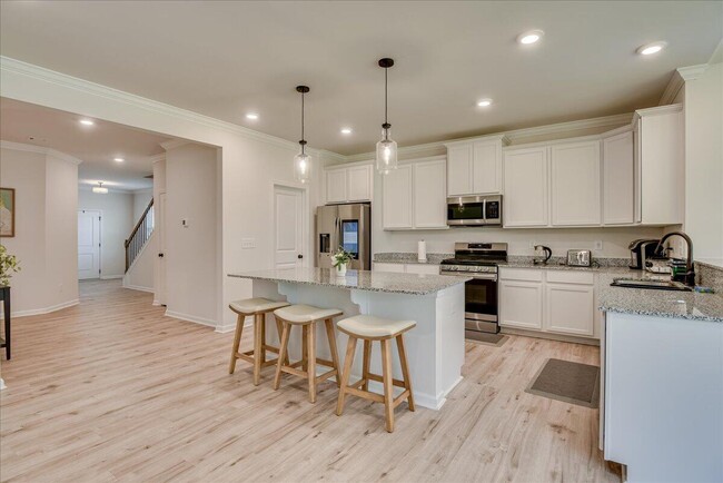 Building Photo - 6233 High Top Ln