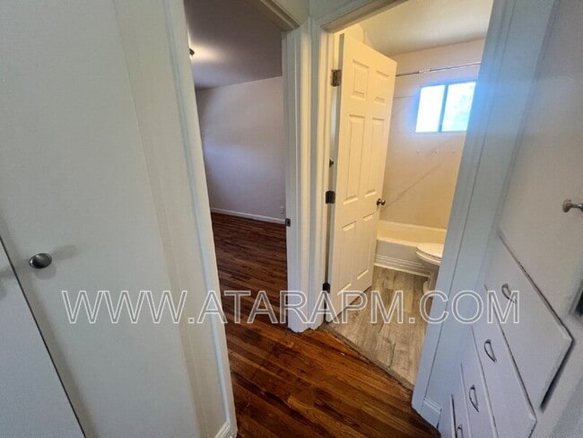 Building Photo - 1001 E Sego Lily Dr