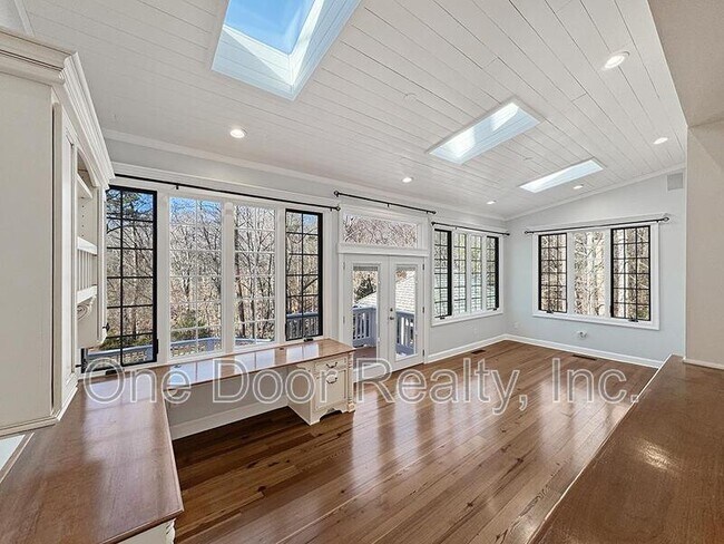 Building Photo - 109 Elizabeth Meriwether