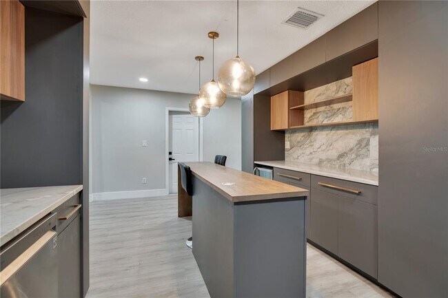 Building Photo - 428 S Summerlin Ave