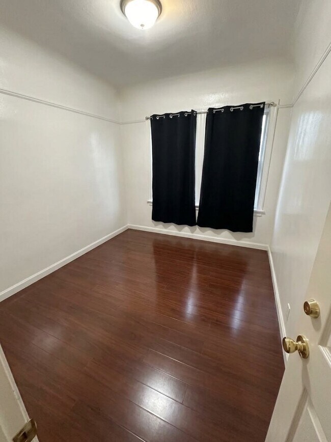 Building Photo - 2059 Berkeley Way