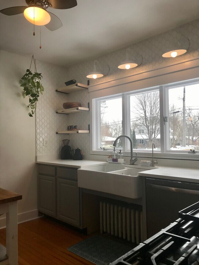 Building Photo - 8307 Greenwood Ave