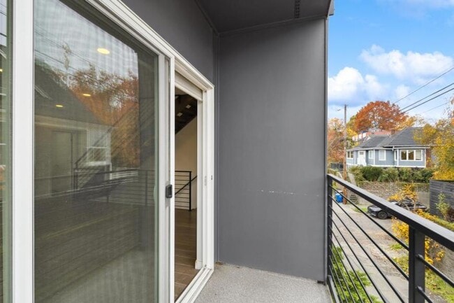 Building Photo - 3 bedroom in Seattle WA 98119