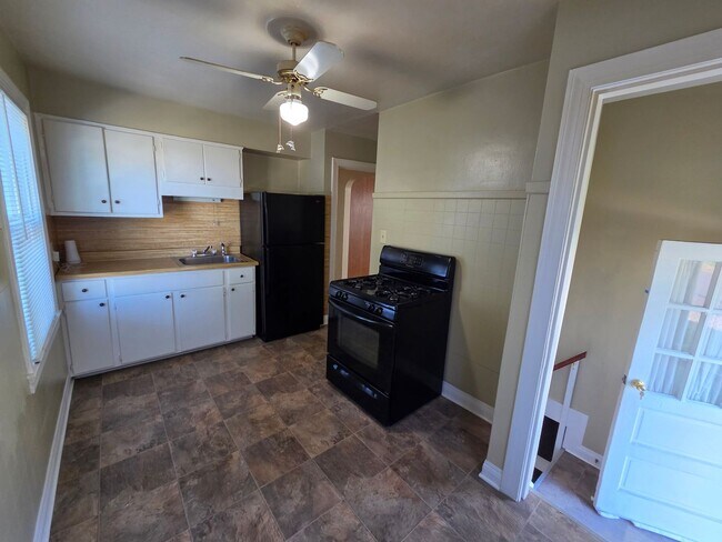 Building Photo - 1091 Bicknell Ave