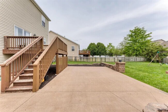 Building Photo - 1824 English Oak Dr