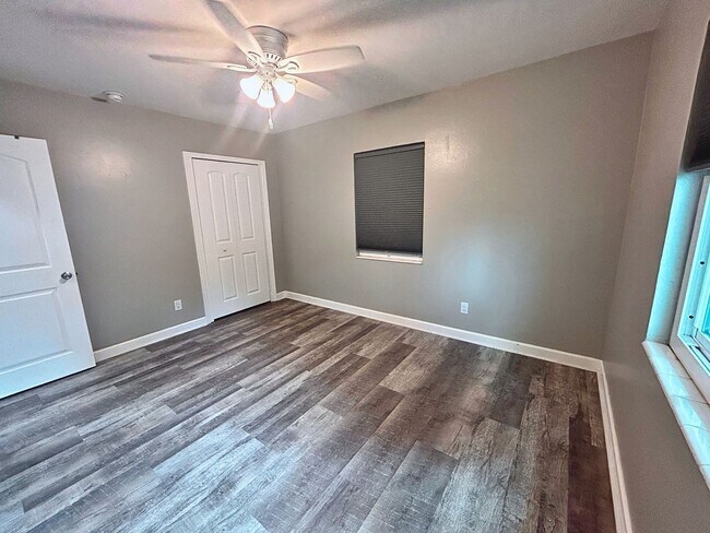 Building Photo - Renovated Home with Open Layout and Prime ...