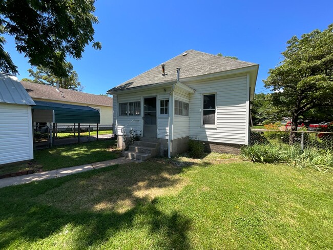 Building Photo - Newly remodeled home!