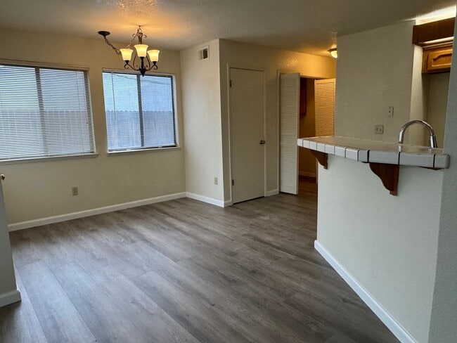 Building Photo - Antelope home