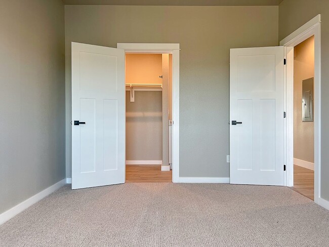 Building Photo - 2 bed/ 1.5 bath in Brand New Soldier Ridge Complex!