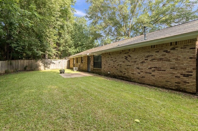 Building Photo - 201 Shadow Cove