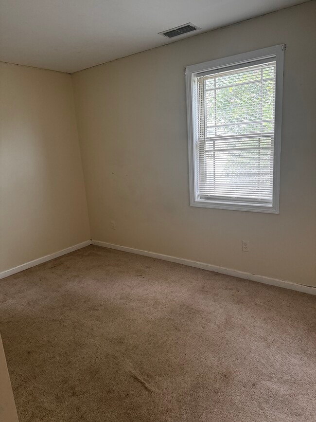 Bedroom - 96 Manhattan St