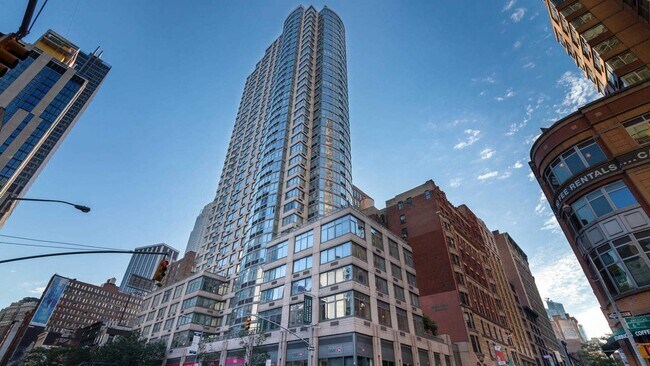 Building Photo - 800 Sixth Avenue