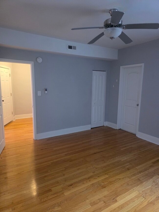 Building Photo - 6926 S Paxton Ave