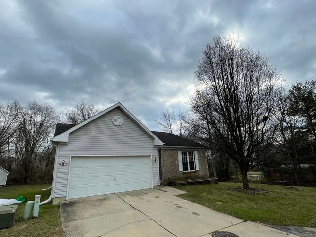 Building Photo - Coming soon! Cozy 3 Bedroom Near the Water!