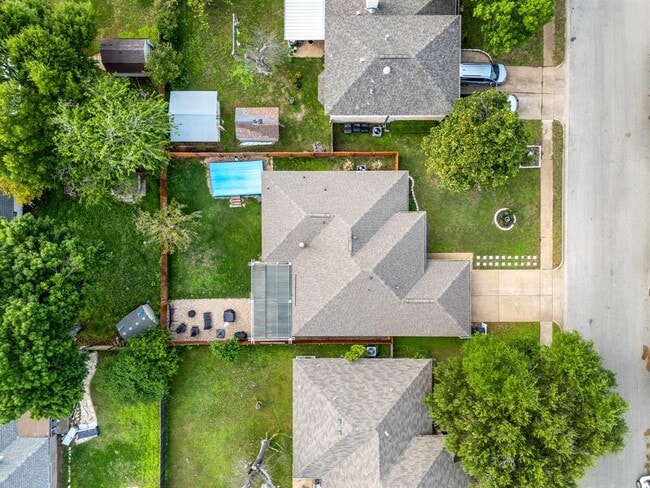 Building Photo - 505 Eaglecreek Dr