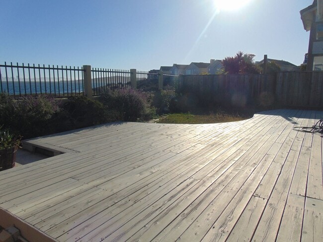 Building Photo - Gorgeous 2 story home available now in Gat...
