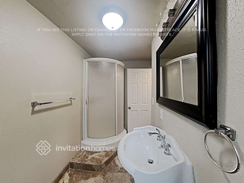 Building Photo - 6605 S 127th Pl
