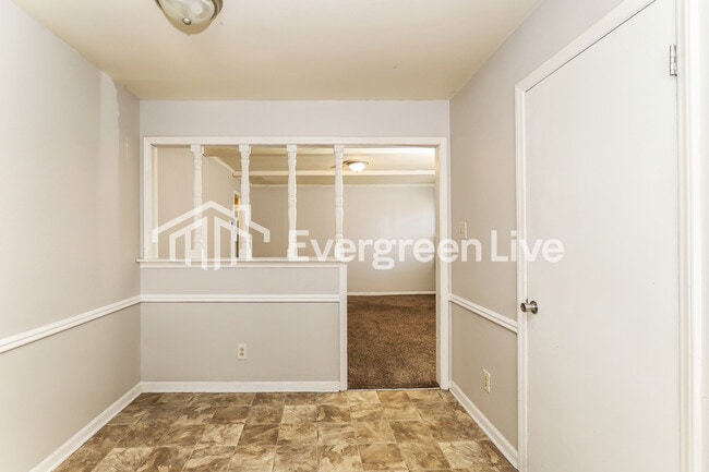 Building Photo - 1404 Larchmont Dr