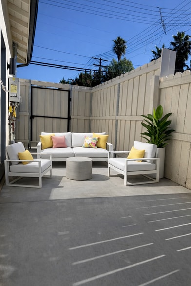 Building Photo - 6641 Glade Ave