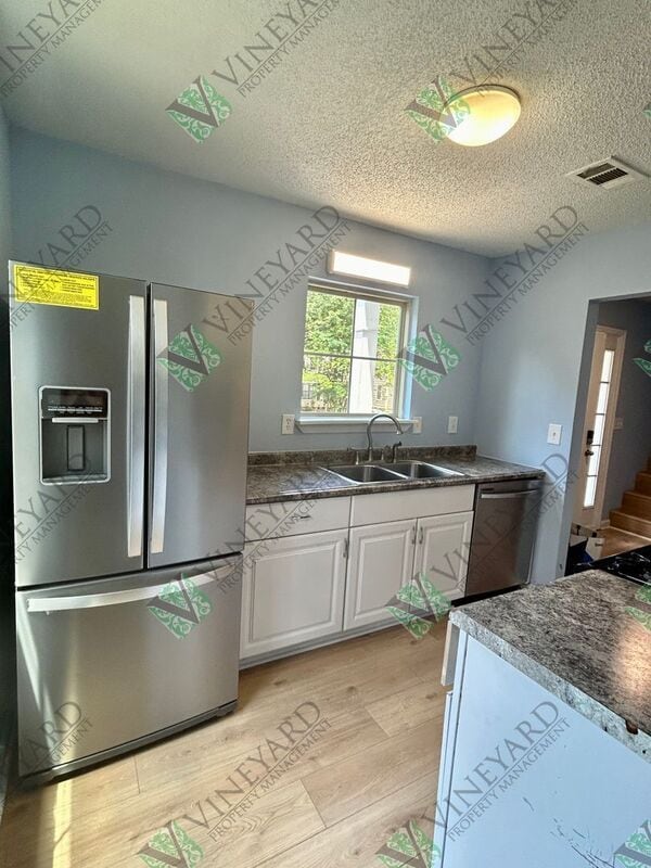 Building Photo - 1014 Falling Water Dr