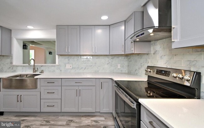 Building Photo - 205 Maple Ave