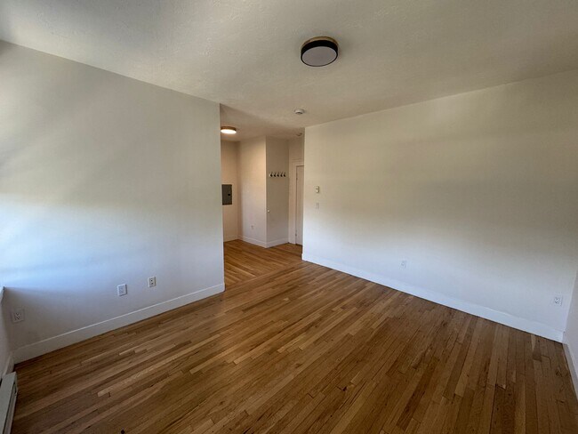Building Photo - 85 Park Dr