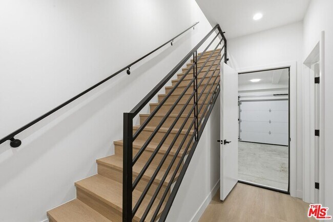 Building Photo - 3851 Don Tomaso Dr
