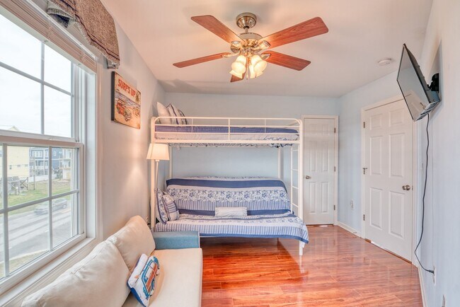 Building Photo - DOG FRIENDLY FURNISHED OFF-SEASON RENTAL A...