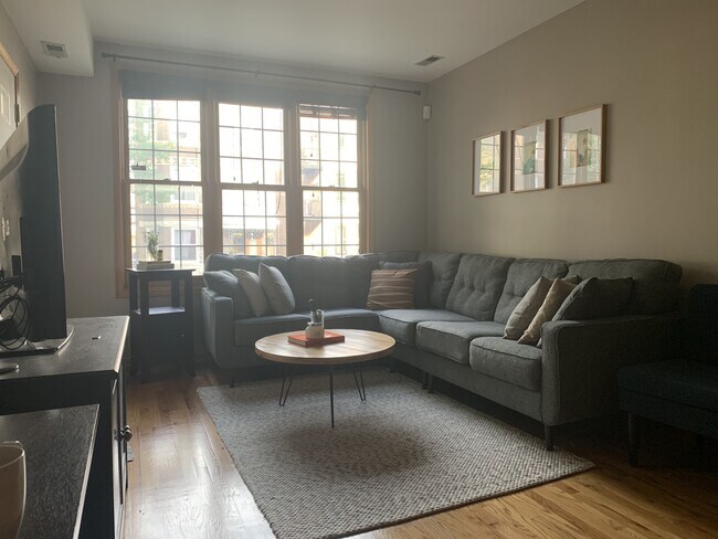 Building Photo - 939 N Fairfield Ave