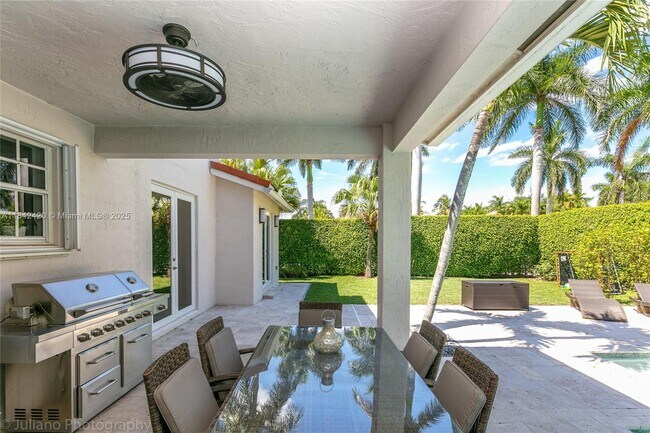 Building Photo - 2564 Jardin Ct