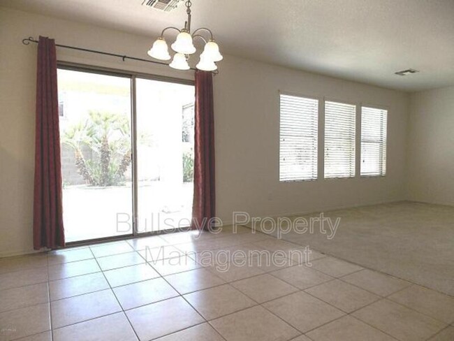 Building Photo - 2767 S Southwind Dr