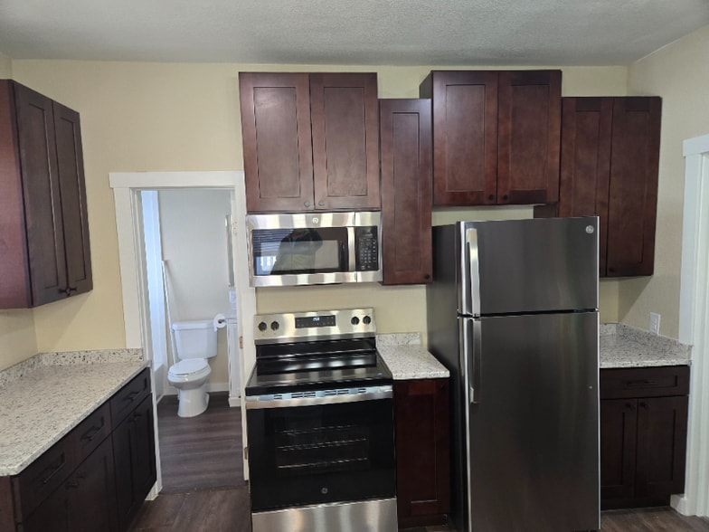 Building Photo - 105 Elbow Ct