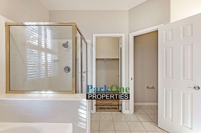 Building Photo - Nicely Updated 3/3 In San Ramon!